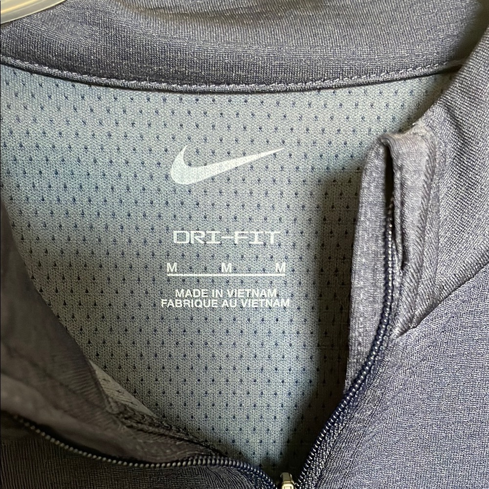 Nike Women’s Navy Blue Zip-Up Golf Jacket - Picture 3 of 3